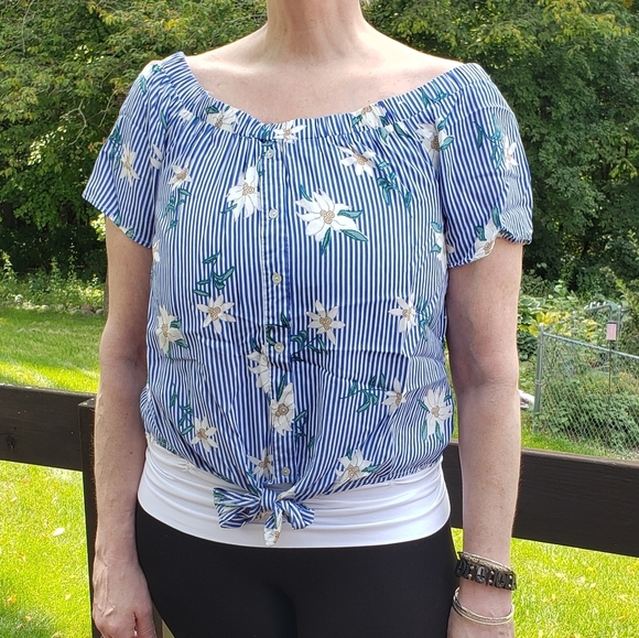 Staccato Blouse Blue & Ivory flowers with ties for synching  Soft/Rayon NWOT - Picture 8 of 16